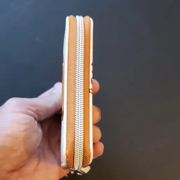 Loungefly Peanuts Snoopy Christmas Wreath Wallet. NWT. - Picture 6 of 8